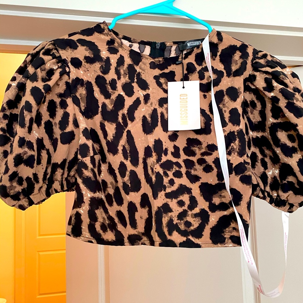 NWT Missguided Leopard Puff Sleeve Crop Top